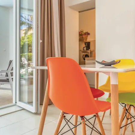 1 Bedroom Gorgeous In Apartment *