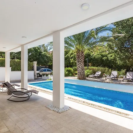Apartment 1 Bedroom Gorgeous In