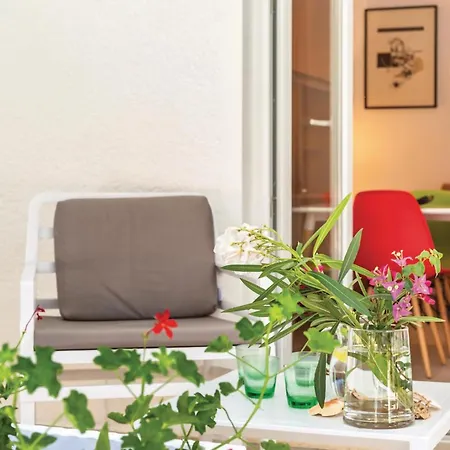 1 Bedroom Gorgeous In Apartment Makarska